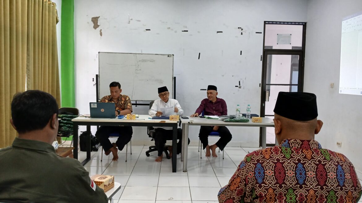 Matangkan Persiapan, Ketua STEINU Subang Dr. Musyfiq Amrullah, Lc., M.Si. pimpin langsung persiapan Wisuda Perdana