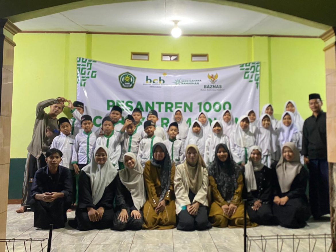 Meningkatkan kepedulian sosial, Penerima Manfaat Beasiswa Cendikia Baznas STEINU Subang Gelar “1000 Cahaya Ramadhan” di MDTU Daarul Iman At-Tauhid